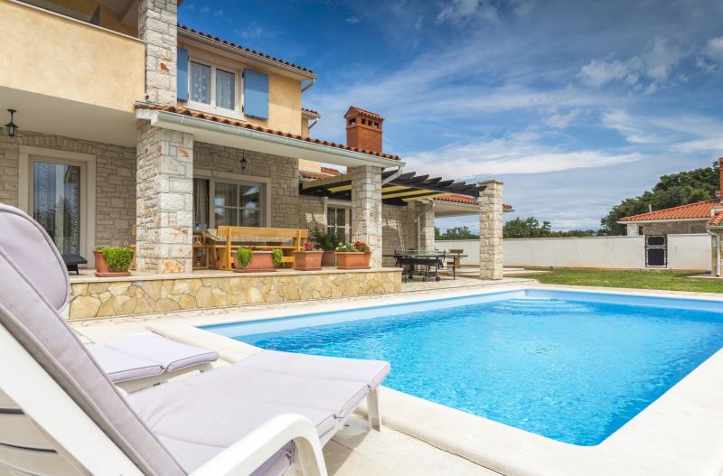Pourquoi créer une SCI pour votre patrimoine immobilier familial ?